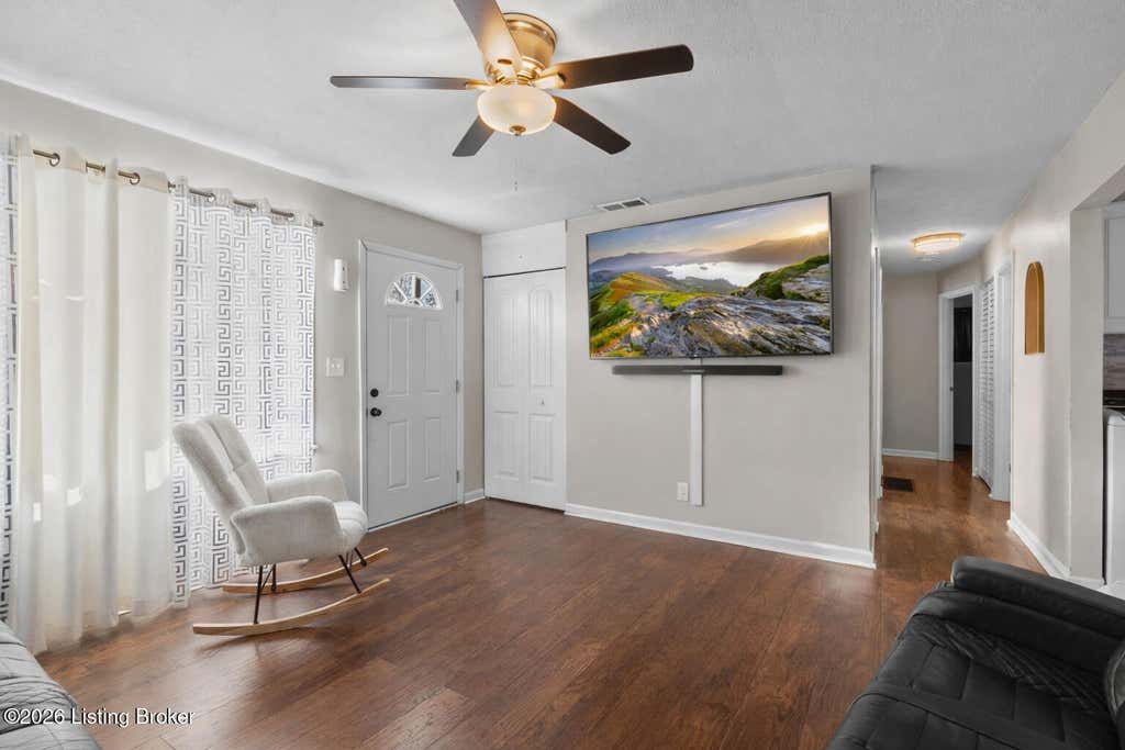Photo of 4423 Campobello St, Louisville, KY 40213 (MLS # 1724534)