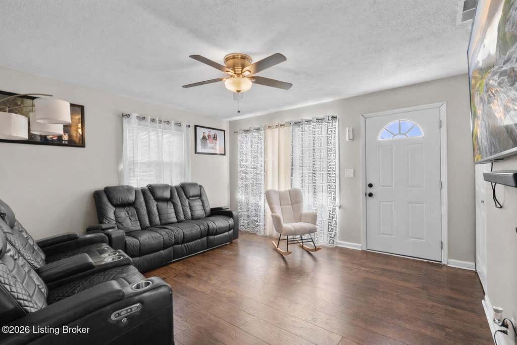 Photo of 4423 Campobello St, Louisville, KY 40213 (MLS # 1724534)