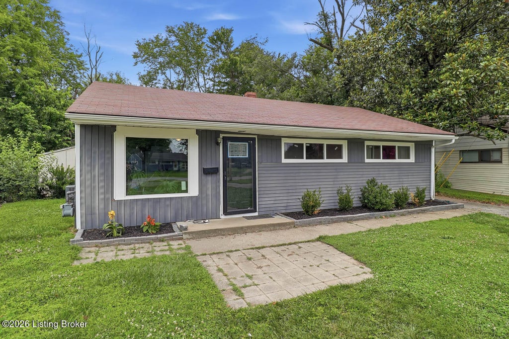 Photo of 4807 Redwing Way, Louisville, KY 40213 (MLS # 1721645)