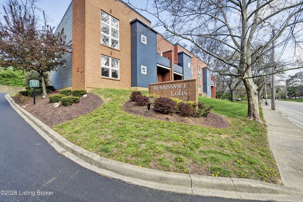 Photo of 2745 Grinstead Dr #APT 208, Louisville, KY 40206 (MLS # 1713050)
