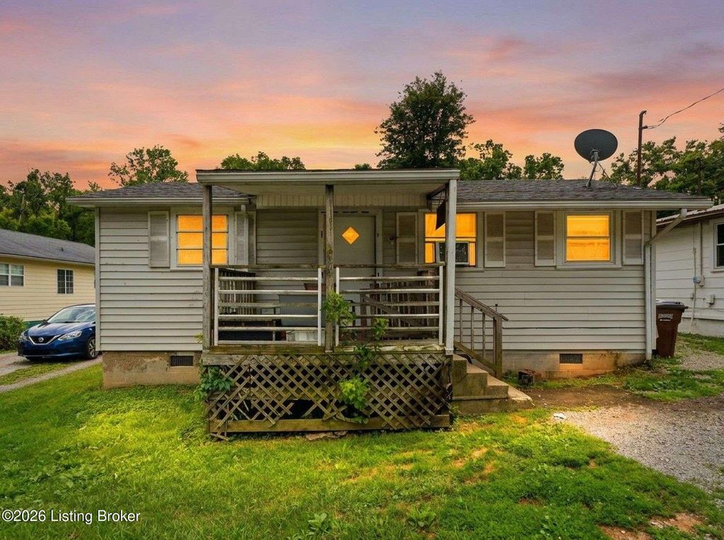 Photo of 227 Merriweather Ave, Eminence, KY 40019 (MLS # 1724022)