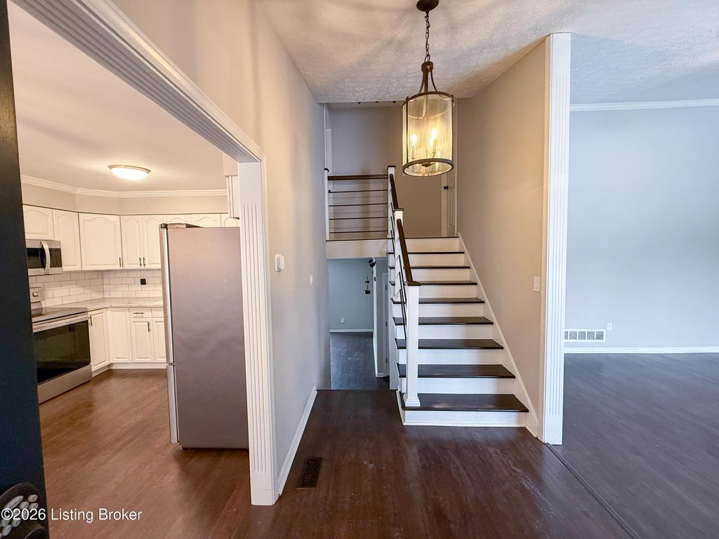 Photo of 8602 Birch Ct, Briarwood, KY 40242 (MLS # 1708507)