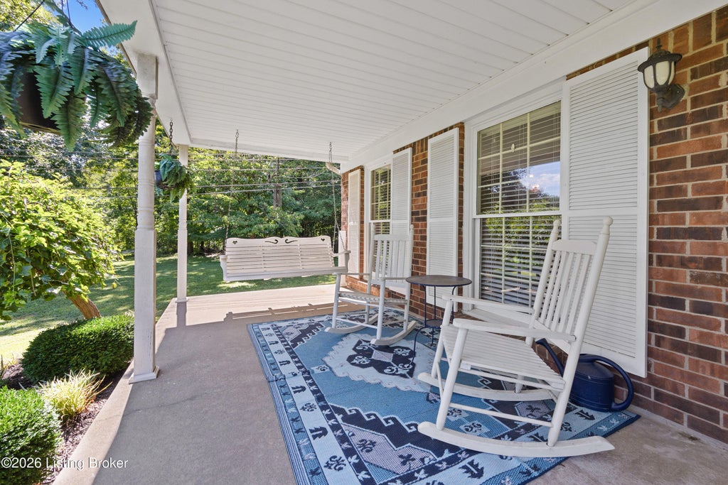 Photo of 574 Pine Creek Rd, Shepherdsville, KY 40165 (MLS # 1725582)
