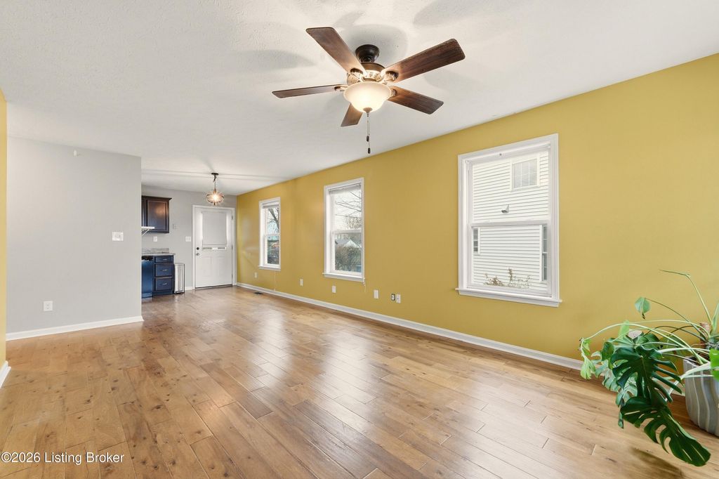 Photo of 812 Goullon Ct, Louisville, KY 40204 (MLS # 1707748)