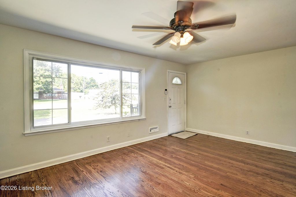 Photo of 9903 Stonestreet Rd, Louisville, KY 40272 (MLS # 1724395)