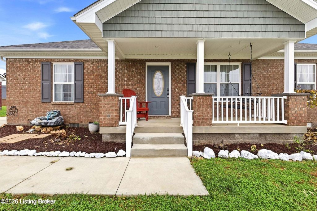 Photo of 310 Oak Hill Ct, Bardstown, KY 40004 (MLS # 1712355)