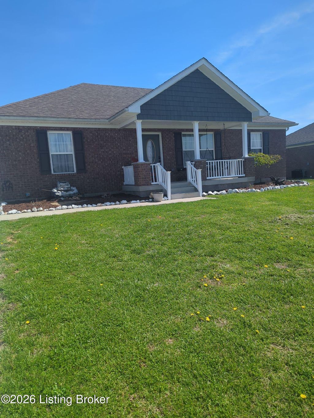 Photo of 310 Oak Hill Ct, Bardstown, KY 40004 (MLS # 1712355)