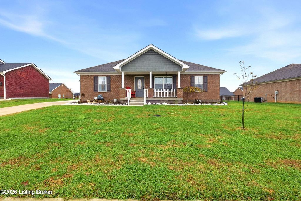 Photo of 310 Oak Hill Ct, Bardstown, KY 40004 (MLS # 1712355)