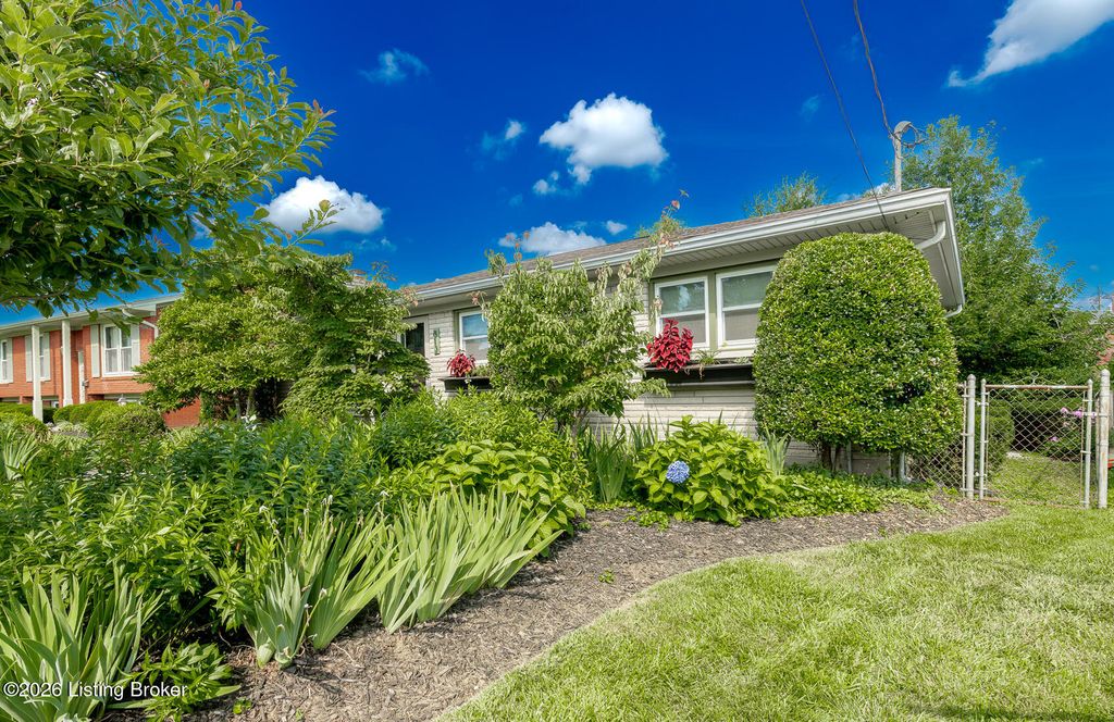 Photo of 813 McKinley Ave, Louisville, KY 40217 (MLS # 1723592)