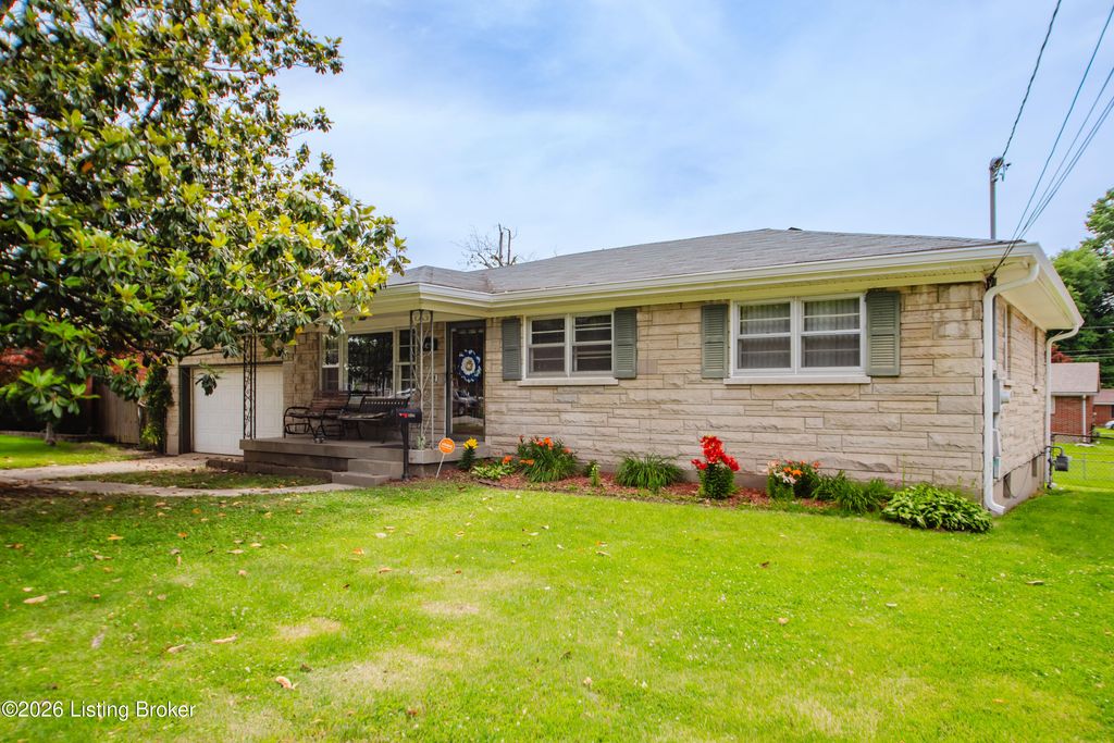 Photo of 8304 Seaforth Dr, Louisville, KY 40258 (MLS # 1719346)