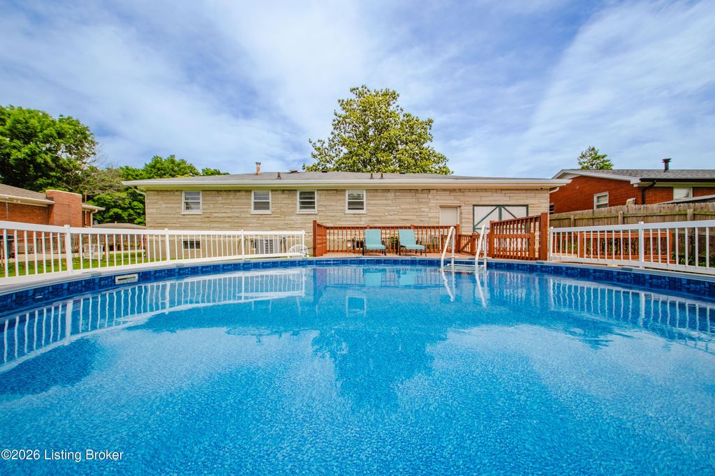 Photo of 8304 Seaforth Dr, Louisville, KY 40258 (MLS # 1719346)