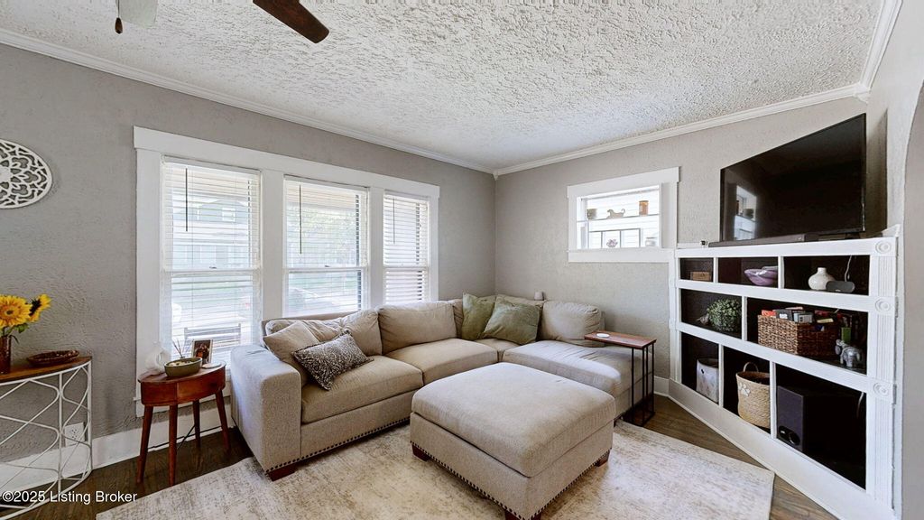 Photo of 2119 Reno Ave, New Albany, IN 47150 (MLS # 1706429)