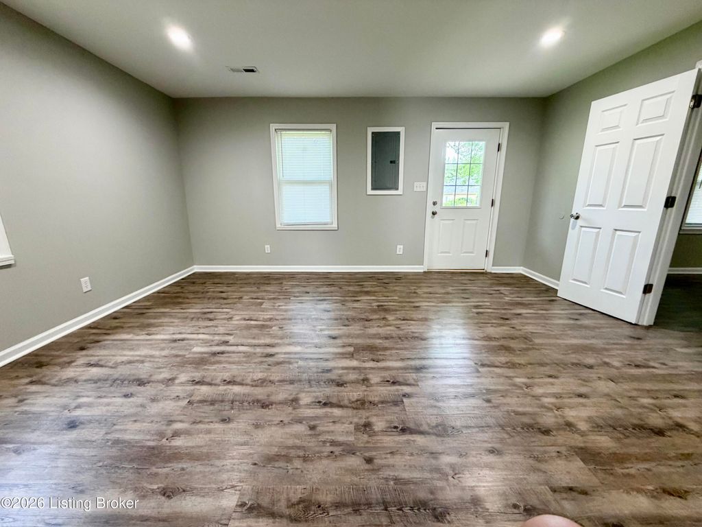 Photo of 1529 Stonewall Way, Louisville, KY 40242 (MLS # 1717847)
