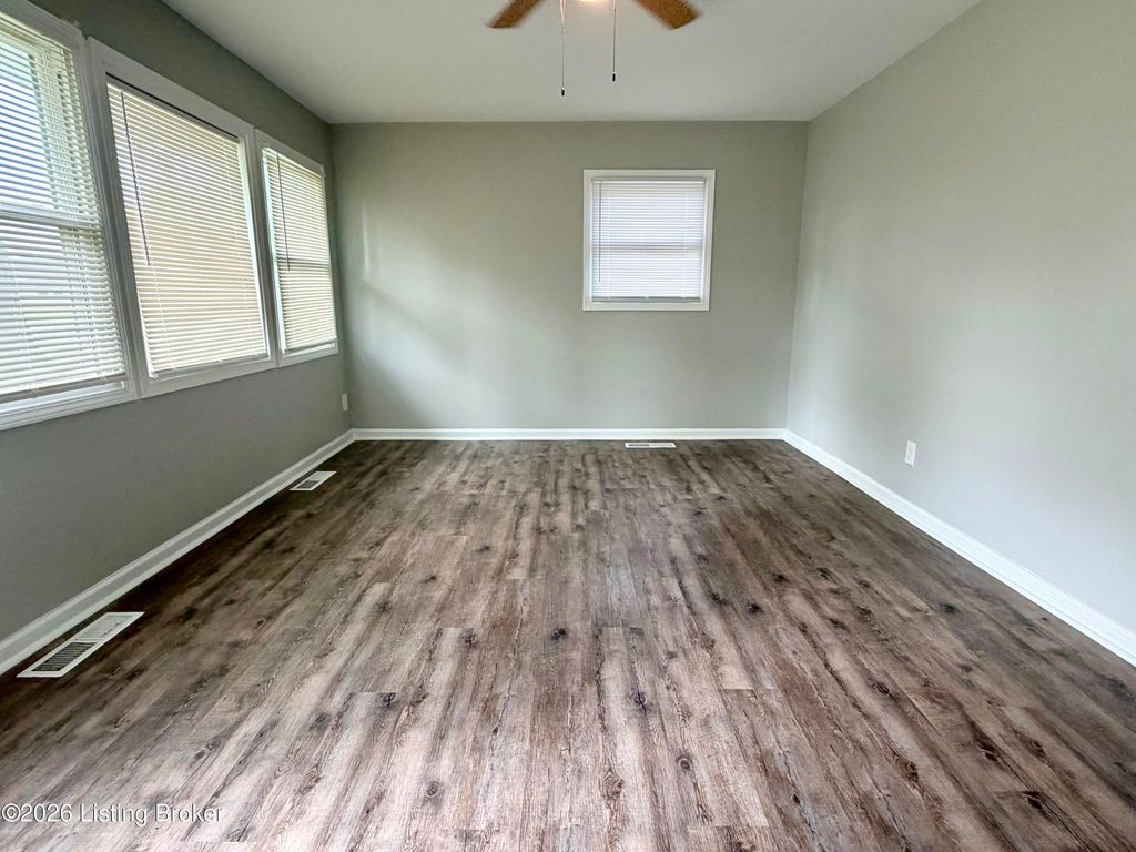 Photo of 1529 Stonewall Way, Louisville, KY 40242 (MLS # 1717847)