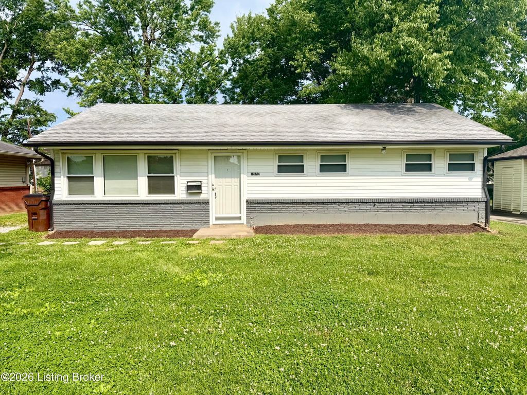 Photo of 1529 Stonewall Way, Louisville, KY 40242 (MLS # 1717847)