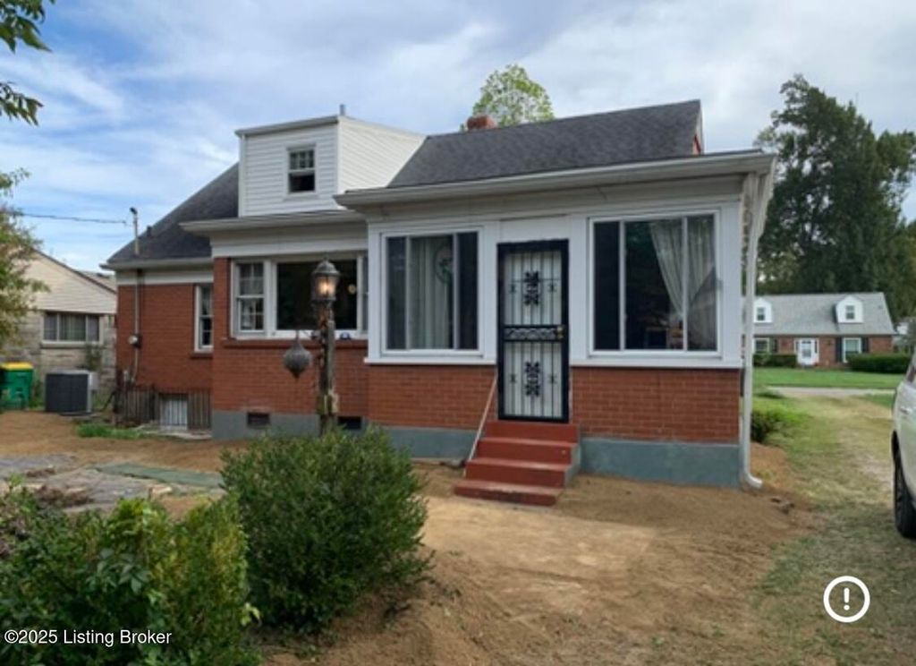 Photo of 4609 Tween Rd, Louisville, KY 40207 (MLS # 1705086)