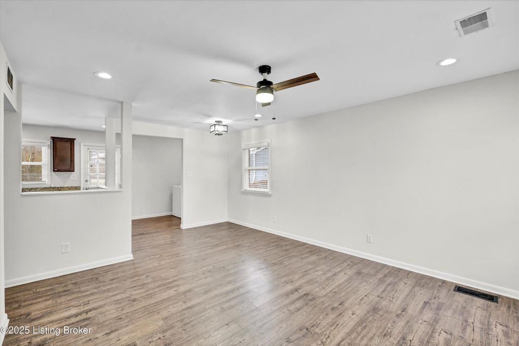 Photo of 3512 Barclay Dr, Louisville, KY 40299 (MLS # 1705078)