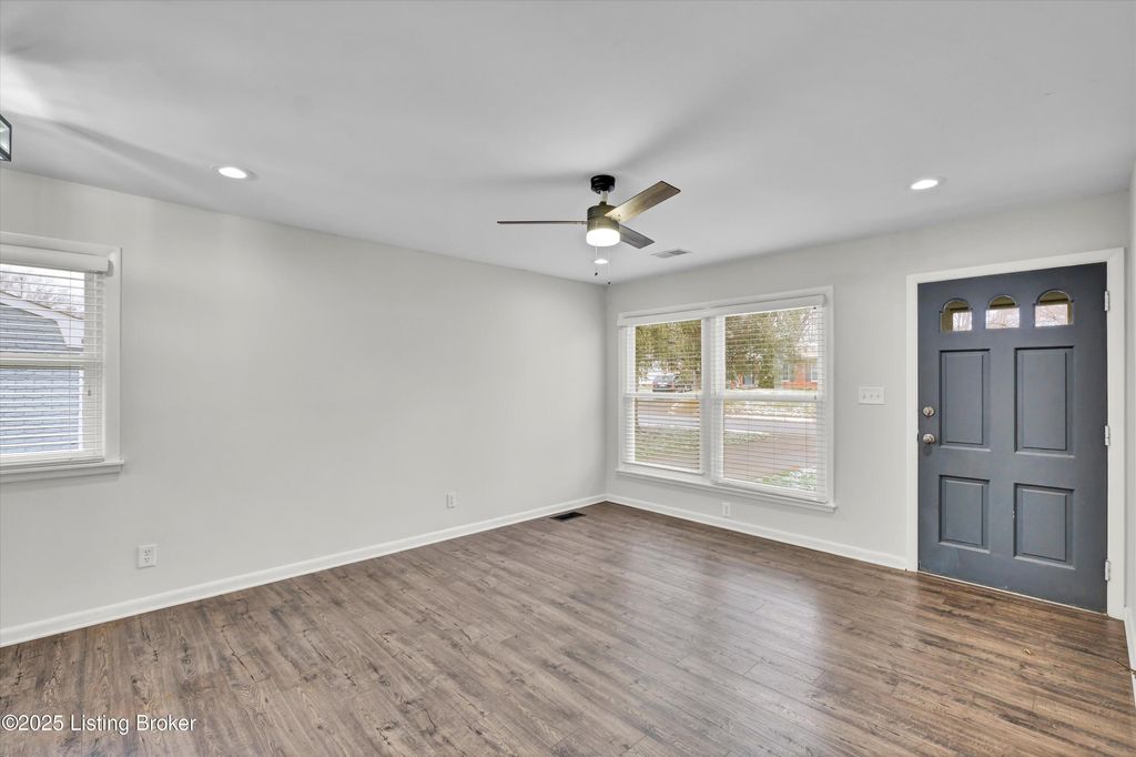 Photo of 3512 Barclay Dr, Louisville, KY 40299 (MLS # 1705078)