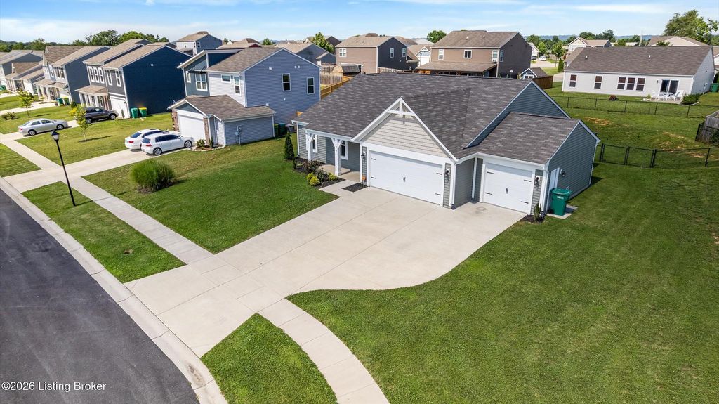 Photo of 172 Sienna Dr, Shepherdsville, KY 40165 (MLS # 1720659)