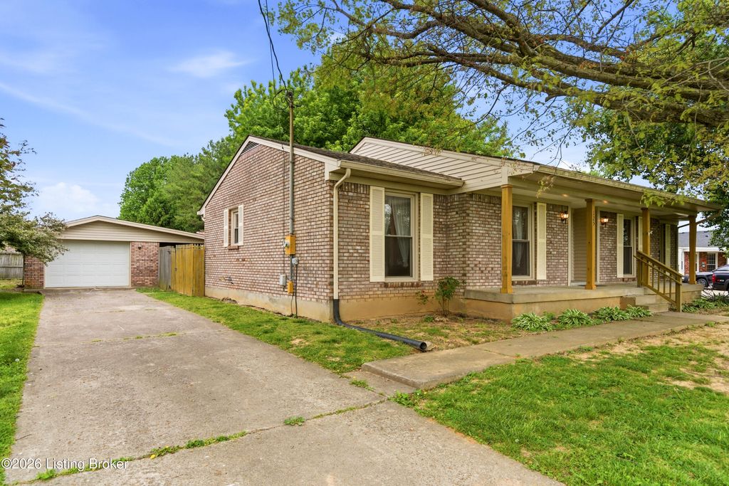 Photo of 125 Bluegrass Way, Mt Washington, KY 40047 (MLS # 1715884)