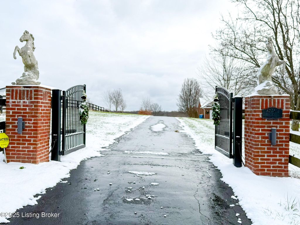 Photo of 700 Cedarmore Rd, Bagdad, KY 40003 (MLS # 1704984)