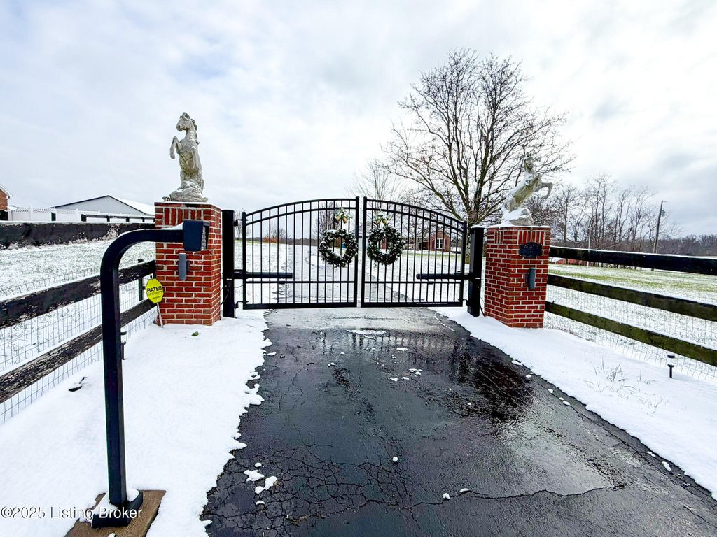 Photo of 700 Cedarmore Rd, Bagdad, KY 40003 (MLS # 1704984)