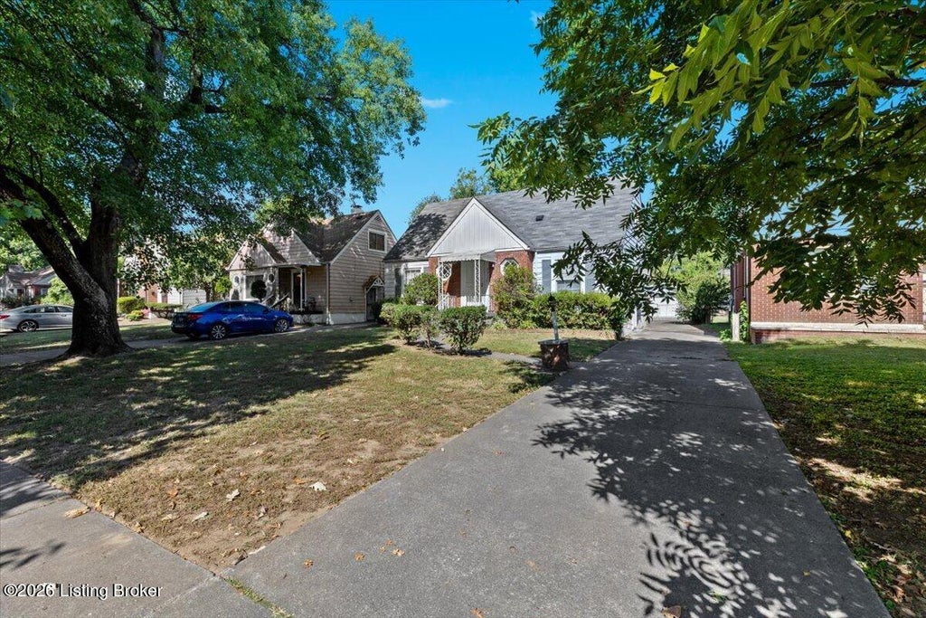 Photo of 2615 Algonquin Pkwy, Louisville, KY 40210 (MLS # 1731465)