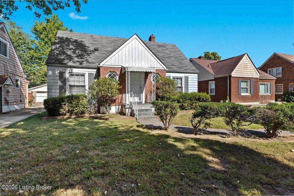 Photo of 2615 Algonquin Pkwy, Louisville, KY 40210 (MLS # 1731465)