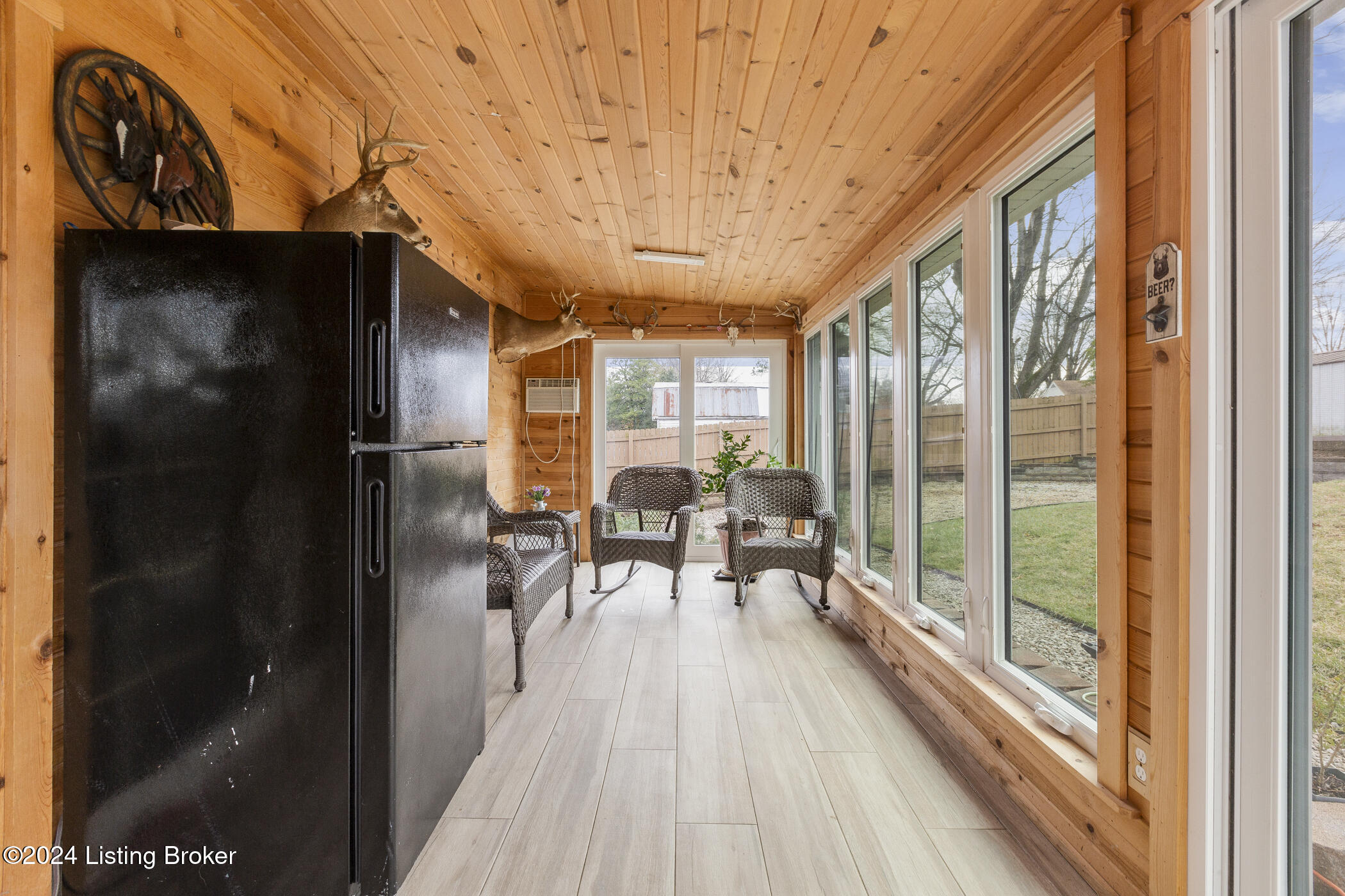 8301 Denise Dr, Louisville, Kentucky image 14