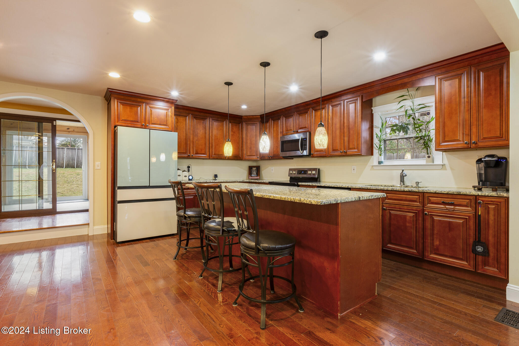 8301 Denise Dr, Louisville, Kentucky image 1