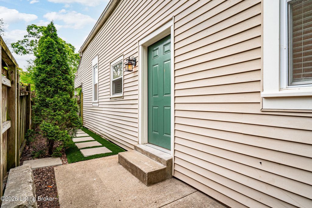 Photo of 610 Myrtle St, Louisville, KY 40208 (MLS # 1716255)