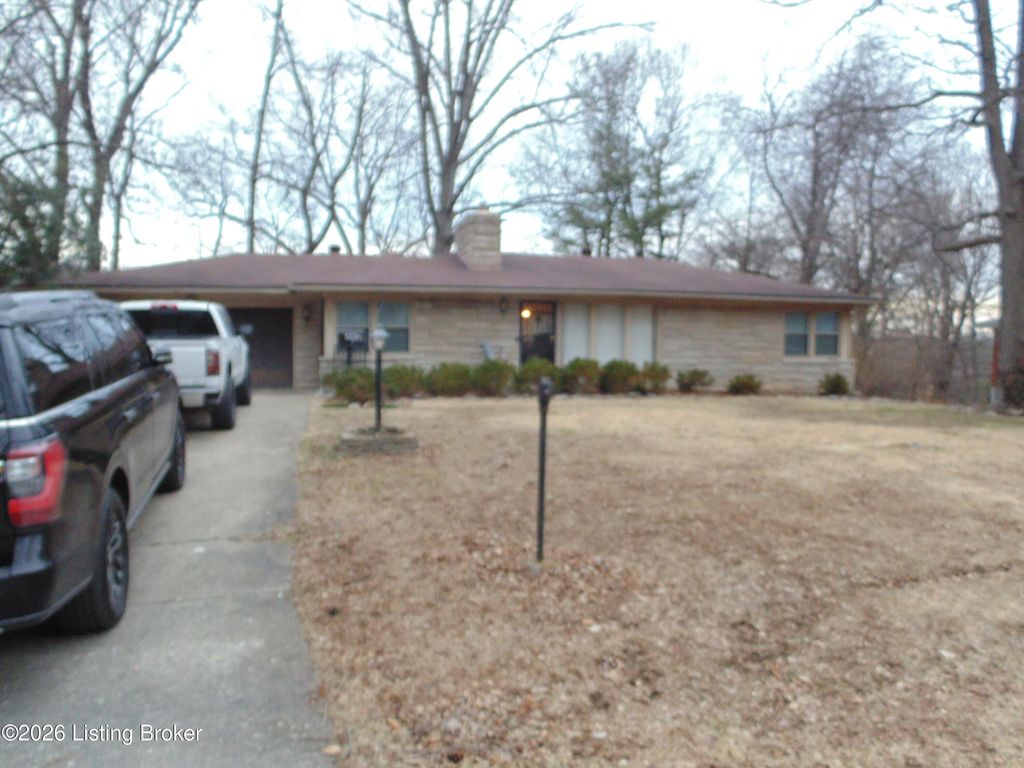 Photo of 5331 Lost Trail, Louisville, KY 40214 (MLS # 1710031)