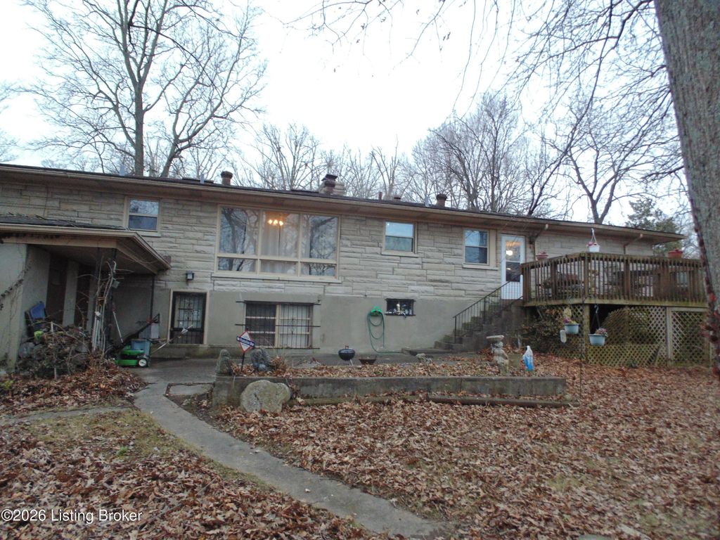 Photo of 5331 Lost Trail, Louisville, KY 40214 (MLS # 1710031)