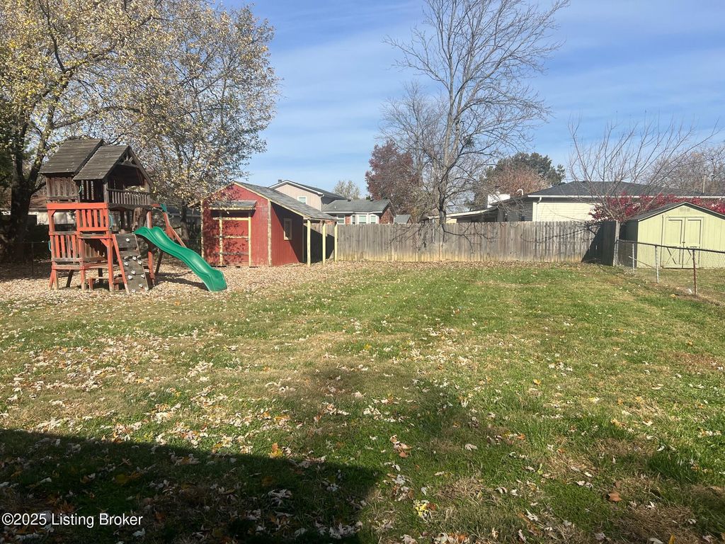 Photo of 9211 N Pirogue Ct, Jeffersontown, KY 40299 (MLS # 1703491)