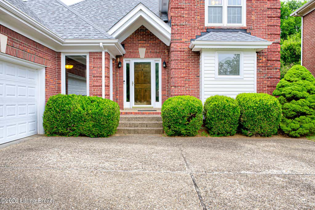 Photo of 3005 Lake Vista Dr, Louisville, KY 40241 (MLS # 1720127)