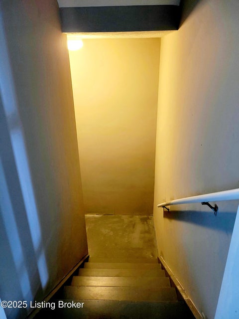 Tiny photo for 6912 Beckingham Blvd, Louisville, KY 40299 (MLS # 1729620)