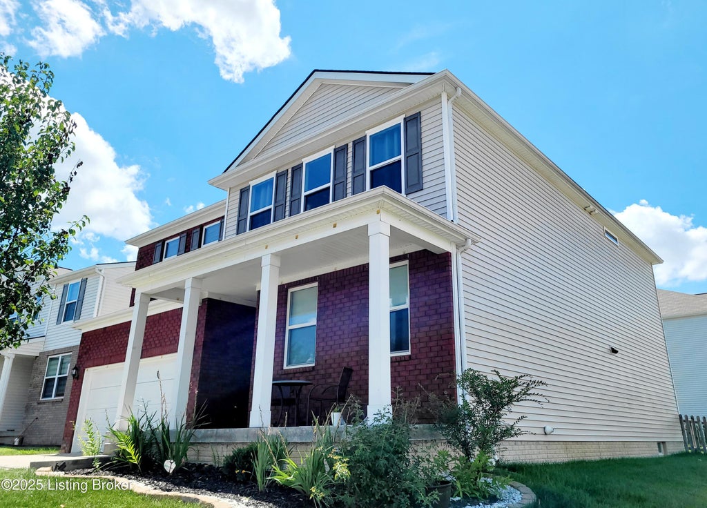 Photo of 6912 Beckingham Blvd, Louisville, KY 40299 (MLS # 1729620)