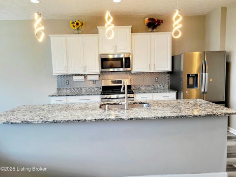 Tiny photo for 6912 Beckingham Blvd, Louisville, KY 40299 (MLS # 1729620)