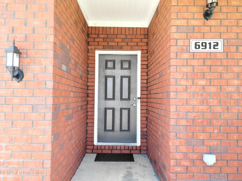 Tiny photo for 6912 Beckingham Blvd, Louisville, KY 40299 (MLS # 1729620)