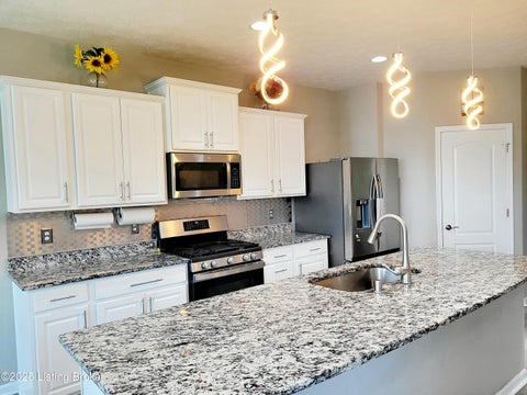 Tiny photo for 6912 Beckingham Blvd, Louisville, KY 40299 (MLS # 1729620)