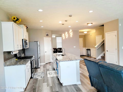 Tiny photo for 6912 Beckingham Blvd, Louisville, KY 40299 (MLS # 1729620)