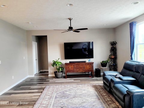 Tiny photo for 6912 Beckingham Blvd, Louisville, KY 40299 (MLS # 1729620)