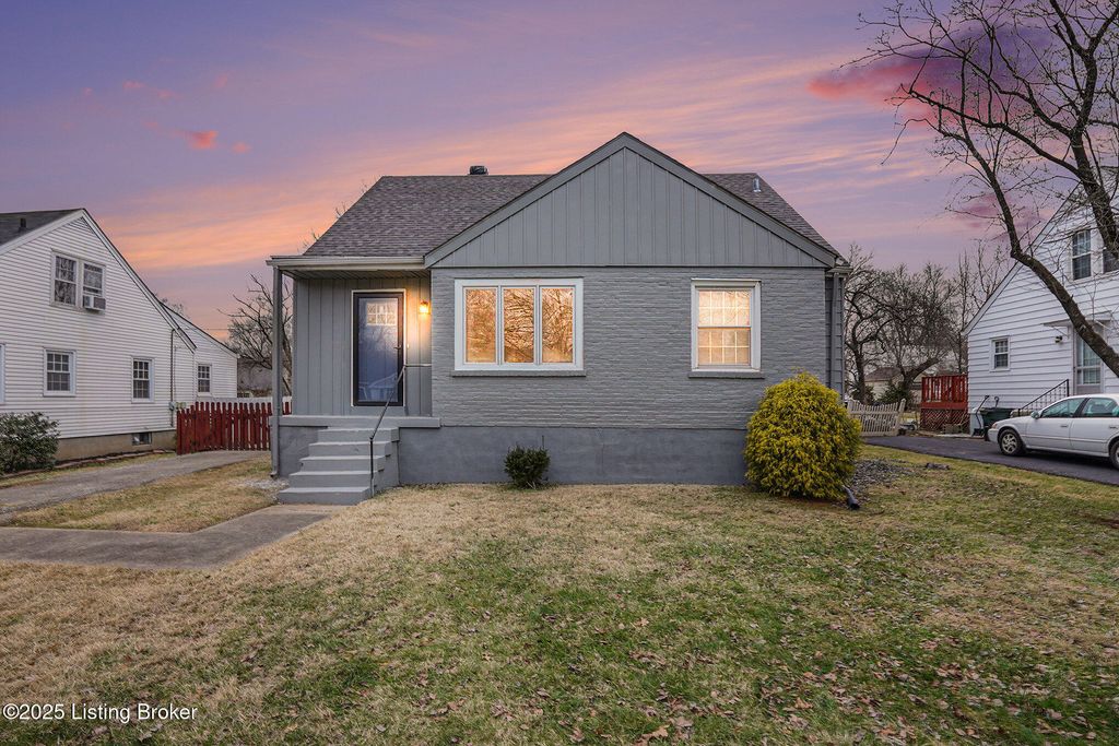 Photo of 4021 Gloucester Rd, Louisville, KY 40207 (MLS # 1706044)