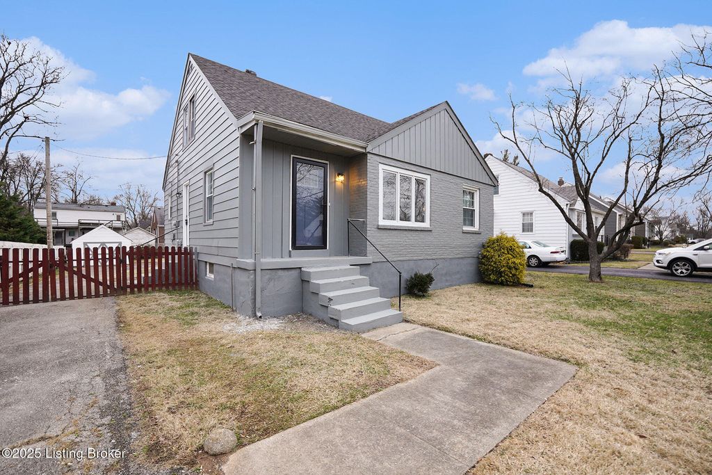 Photo of 4021 Gloucester Rd, Louisville, KY 40207 (MLS # 1706044)