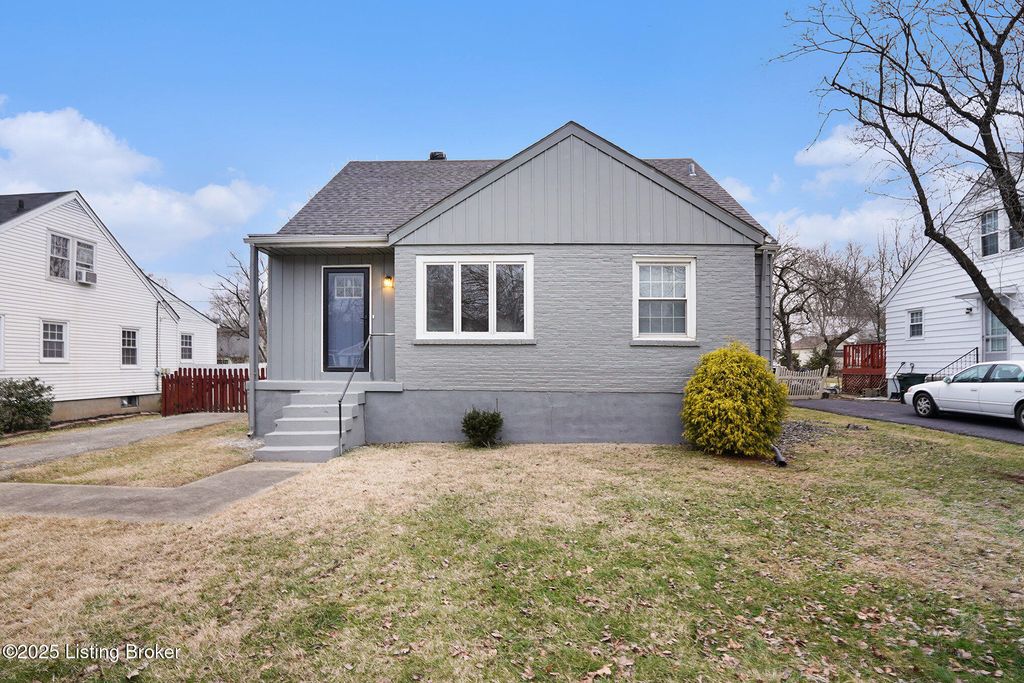 Photo of 4021 Gloucester Rd, Louisville, KY 40207 (MLS # 1706044)