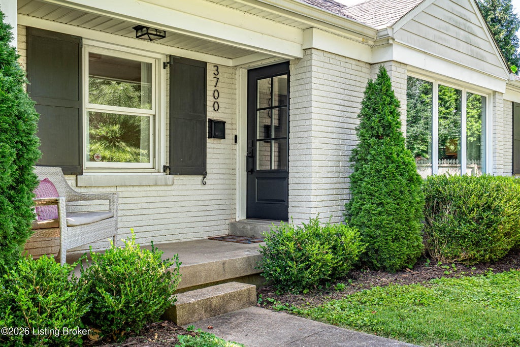 Photo of 3700 Napanee Rd, Louisville, KY 40207 (MLS # 1725573)
