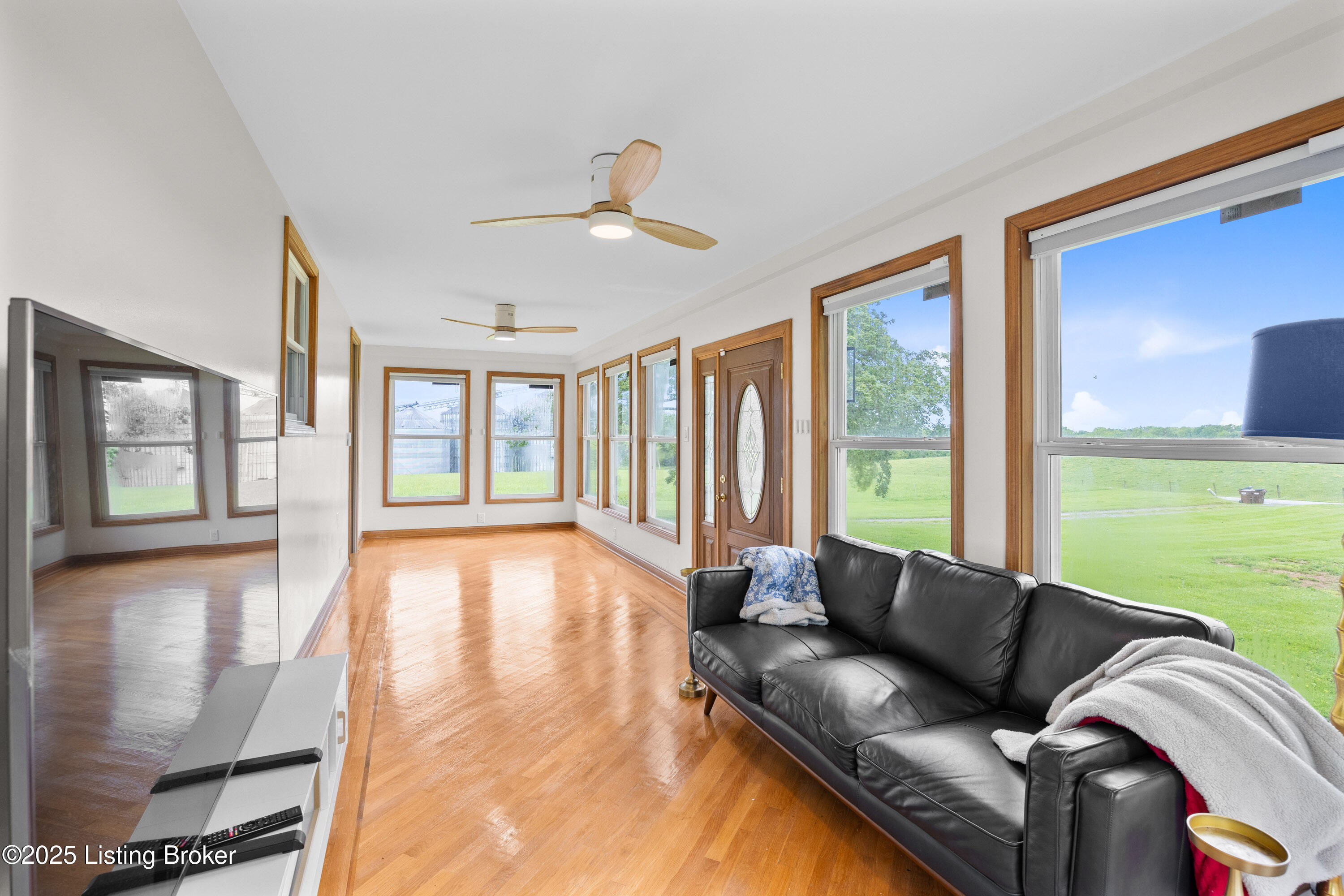 568 Pleasant Grove Loop, Springfield, Pennsylvania image 6