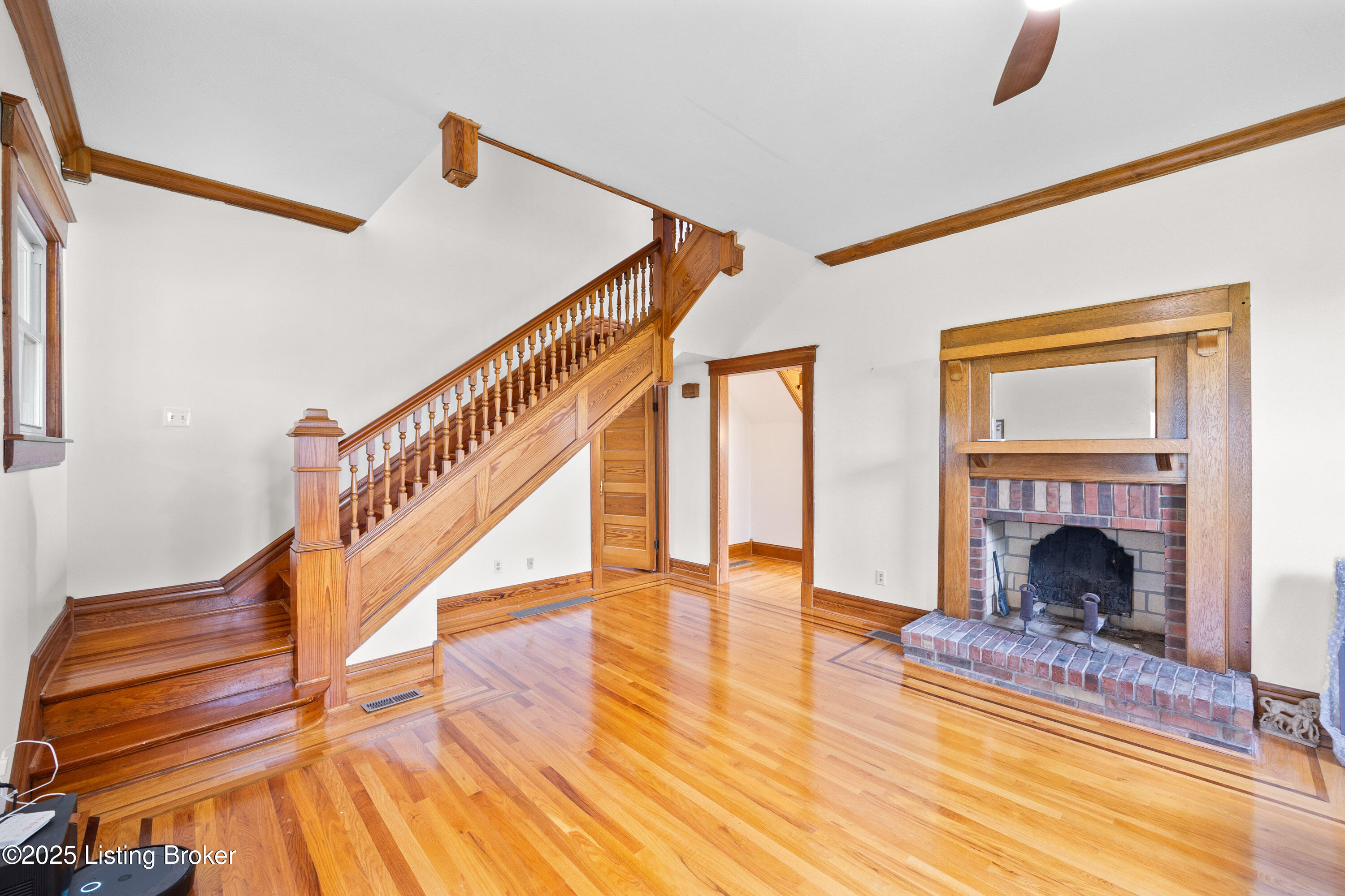 568 Pleasant Grove Loop, Springfield, Pennsylvania image 2
