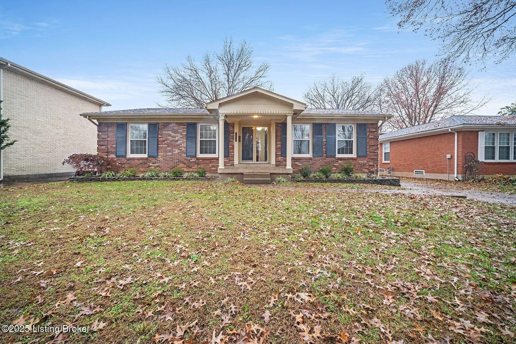 Photo of 3310 Eastside Dr, Louisville, KY 40220 (MLS # 1704404)
