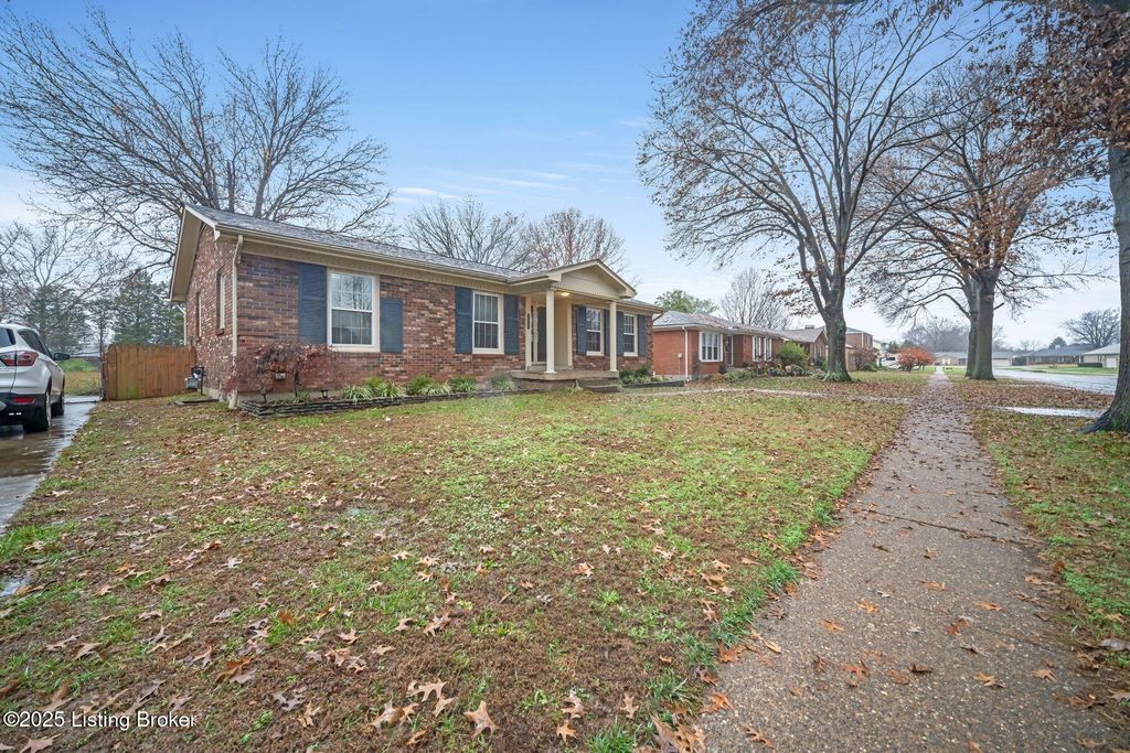 Photo of 3310 Eastside Dr, Louisville, KY 40220 (MLS # 1704404)